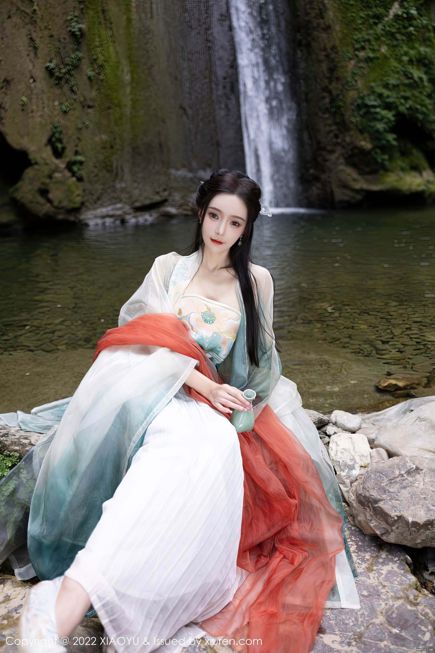 MMRGB.COM_XiaoYu语画界_2022.10.25_Vol.889_王馨瑶yanni_002.jpg